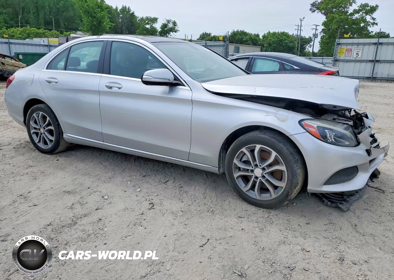 2015 Mercedes Benz C 300 4Matic VIN:55SWF4KB7FU005798 - 4