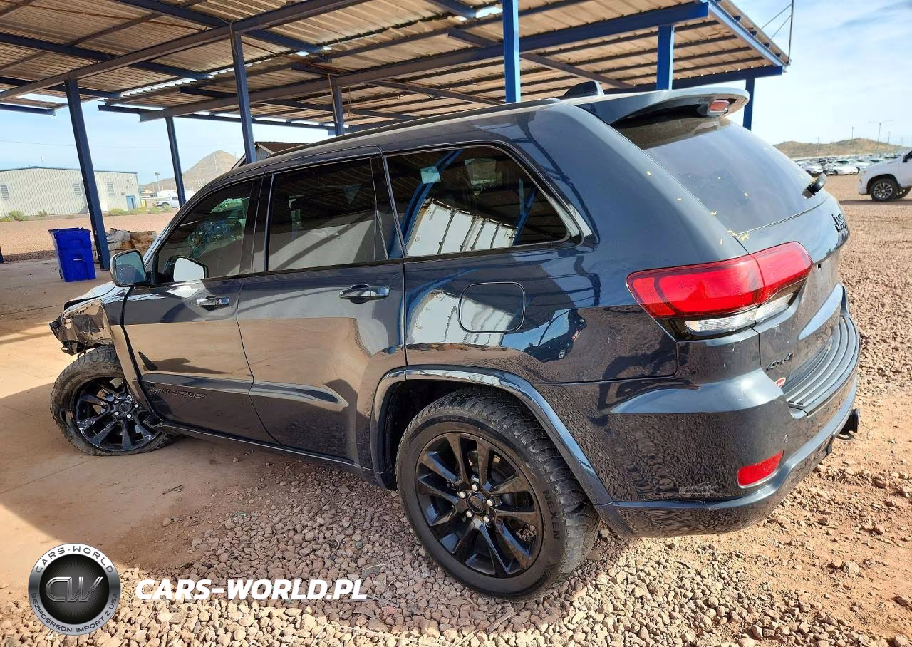 2018 Jeep Grand Cherokee Laredo VIN:1C4RJFAGXJC334118 - 2