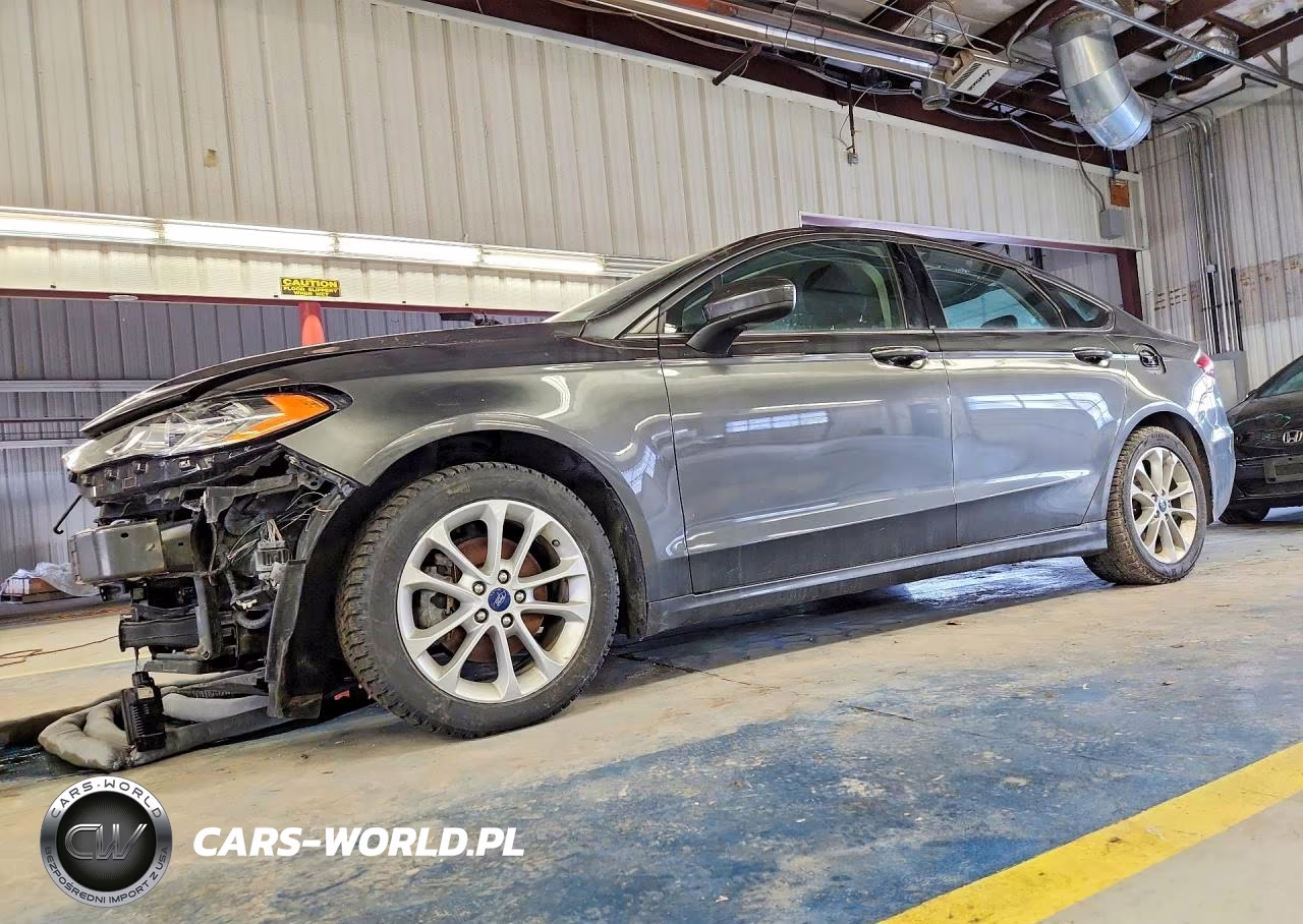 2020 Ford Fusion Hybrid – zdjęcie 1 z 13