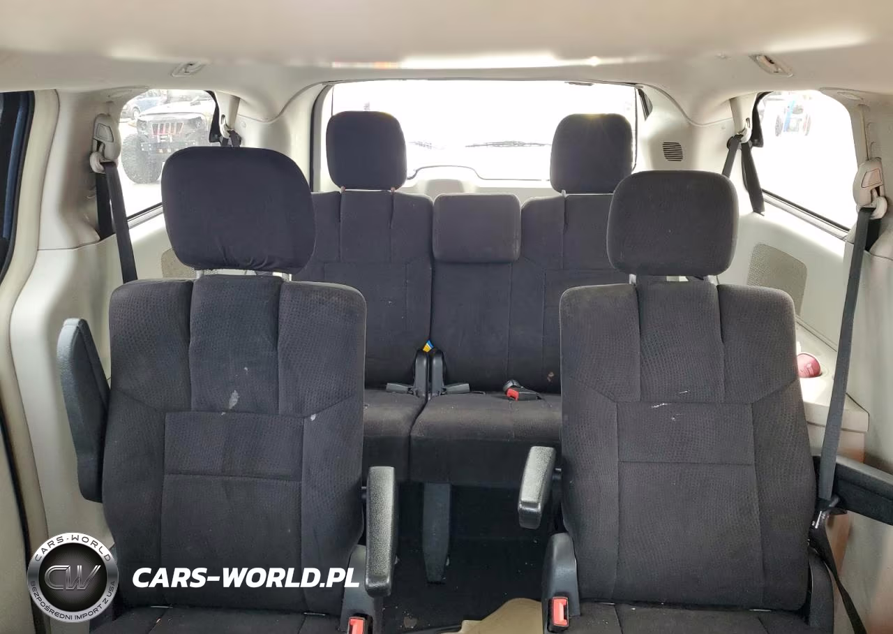 2011 Chrysler Town & Country Touring VIN:2A4RR5DG0BR733363 - 10