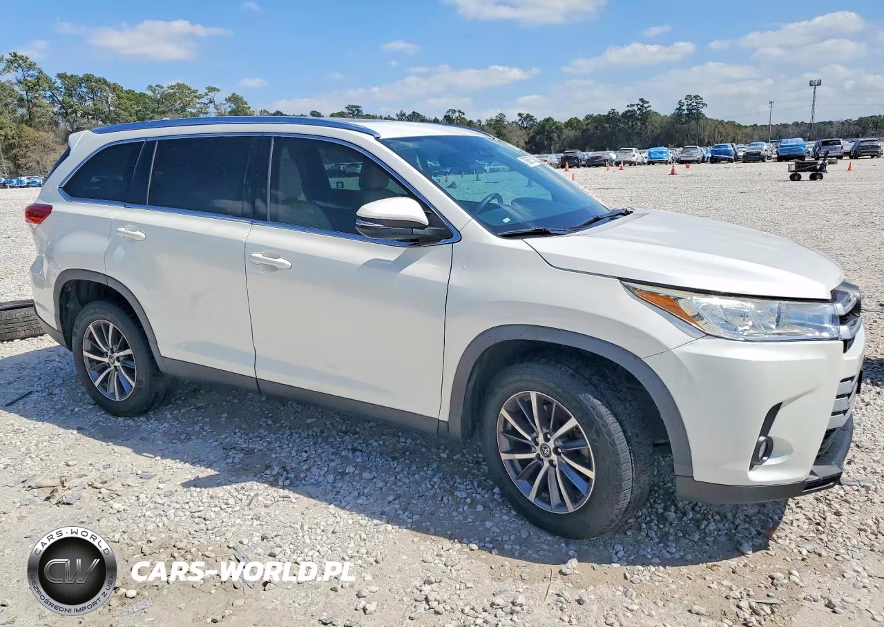 2019 Toyota Highlander Xle VIN:5TDKZRFHXKS558065 - 4