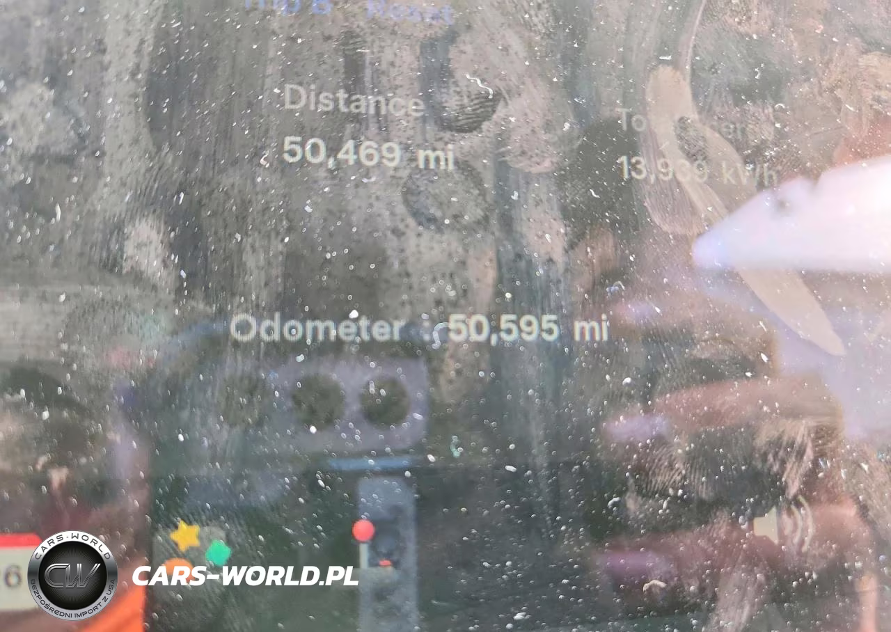 2025 Tesla Model Y VIN:7SAYGDEE5SF287417 - 9