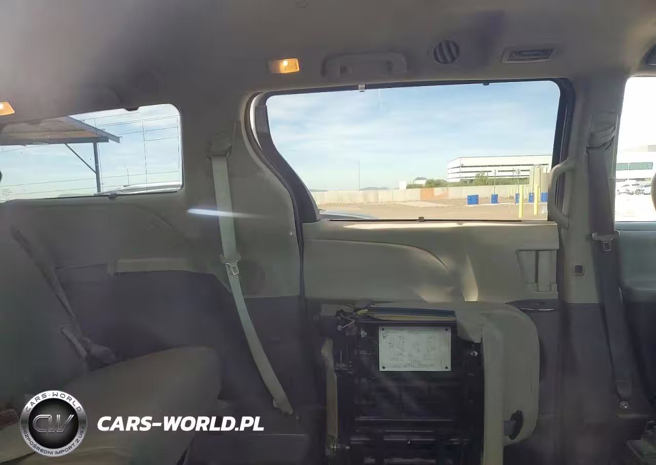 2015 Toyota Sienna Xle 8-Passenger VIN:5TDYK3DC2FS667984 - 11