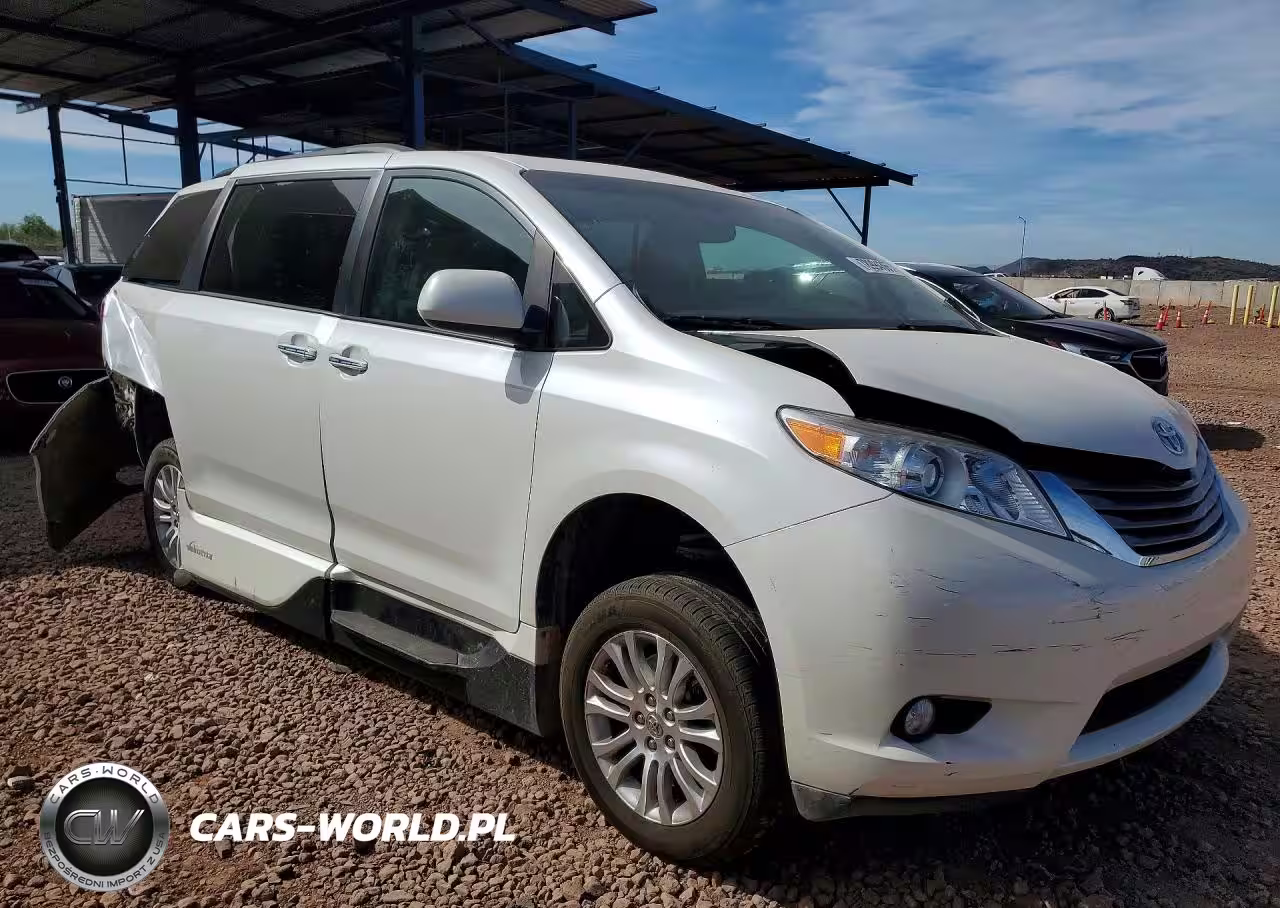 2015 Toyota Sienna Xle 8-Passenger VIN:5TDYK3DC2FS667984 - 4