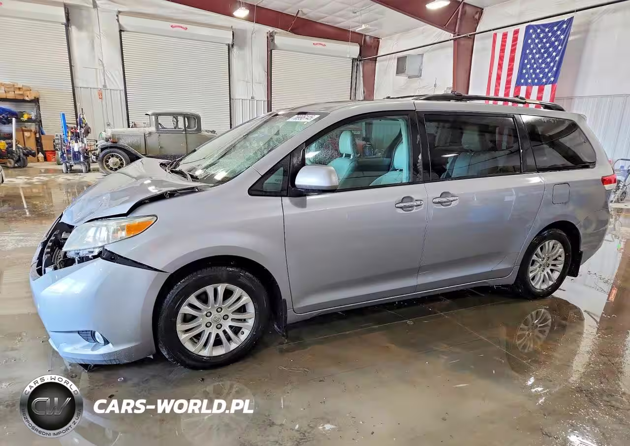 2013 Toyota Sienna Xle 8-Passenger