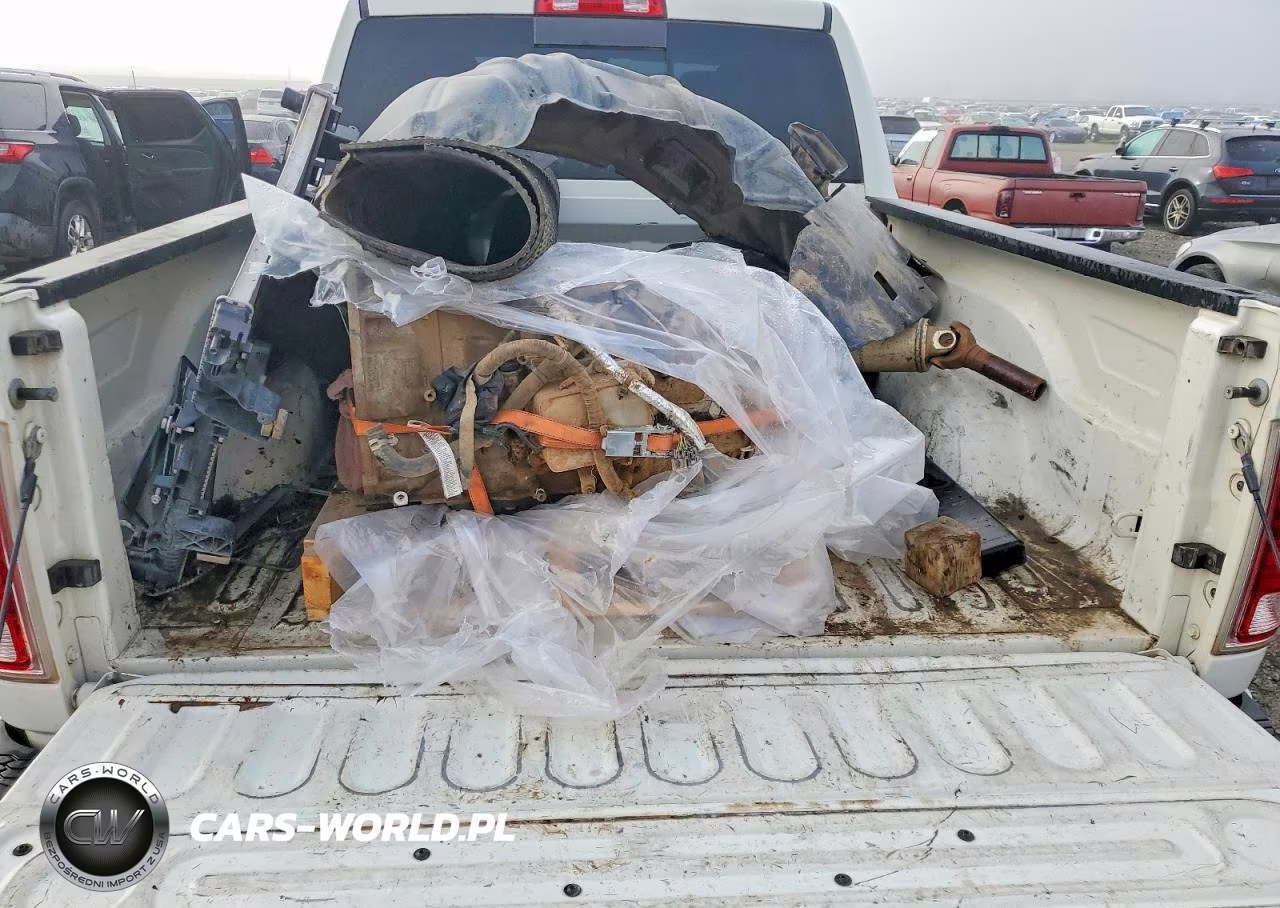 2018 Ram 1500 Laramie VIN:1C6RR7NM7JS354371 - 12