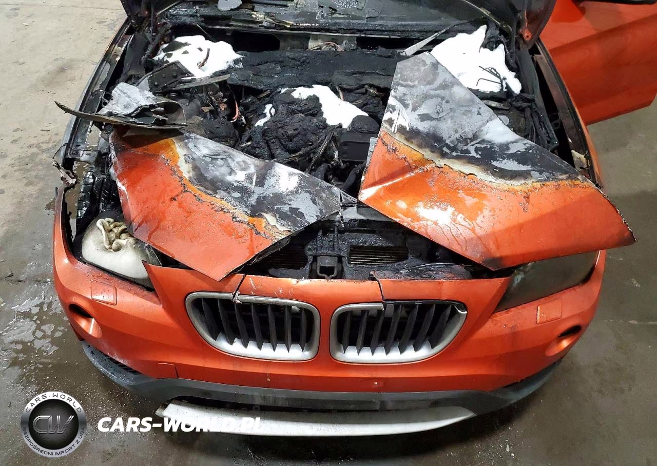 2014 BMW X1 xDrive28I VIN:WBAVL1C56EVY14638 - 12