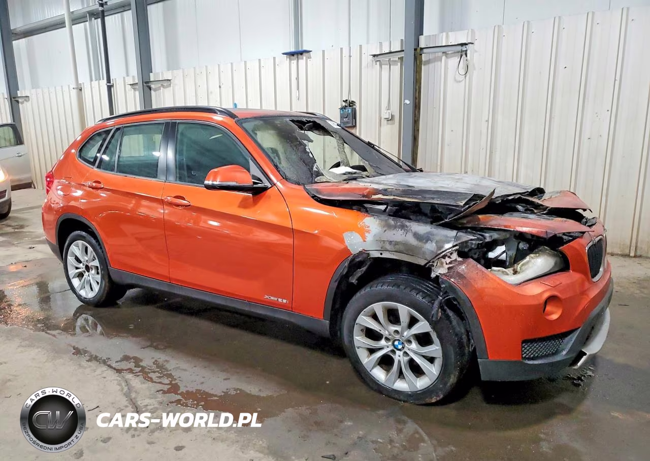 2014 BMW X1 xDrive28I VIN:WBAVL1C56EVY14638 - 4
