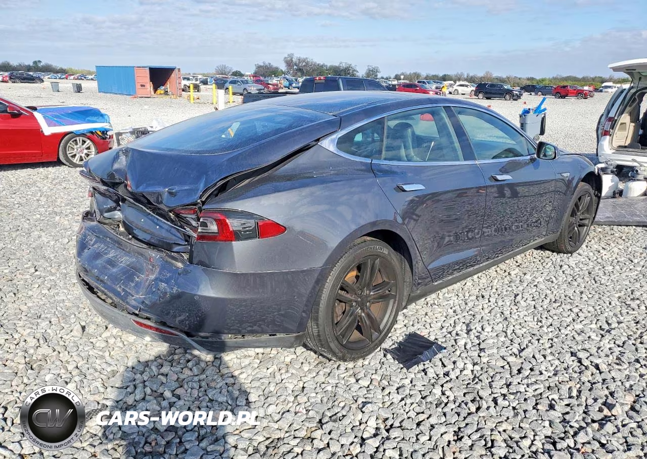 2015 Tesla Model S 60 VIN:5YJSA1S11FF081165 - 3