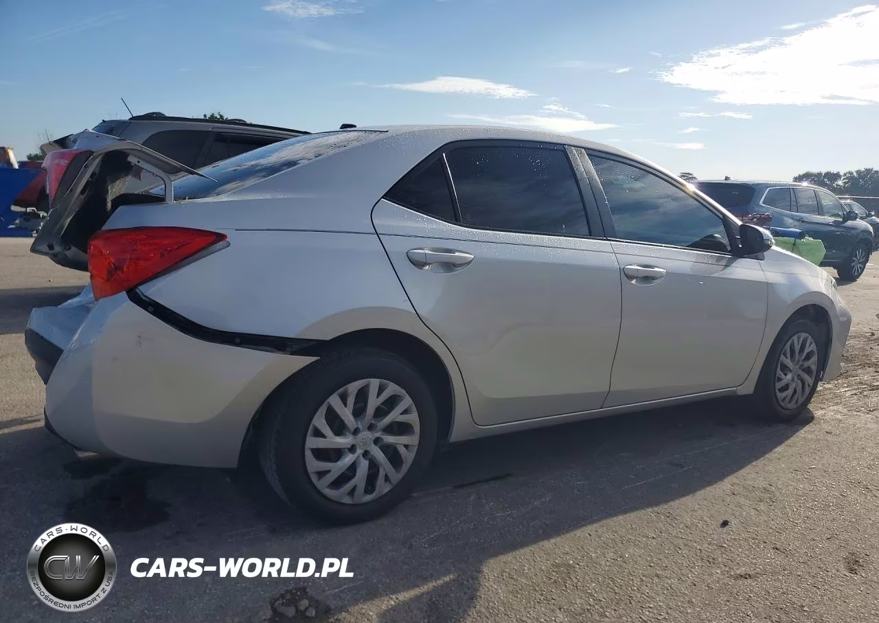 2018 Toyota Corolla Se VIN:5YFBURHE0JP837551 - 3