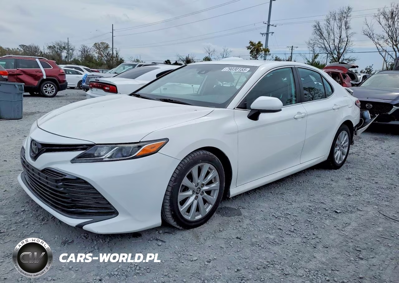 2020 Toyota Camry Le – zdjęcie 1 z 13