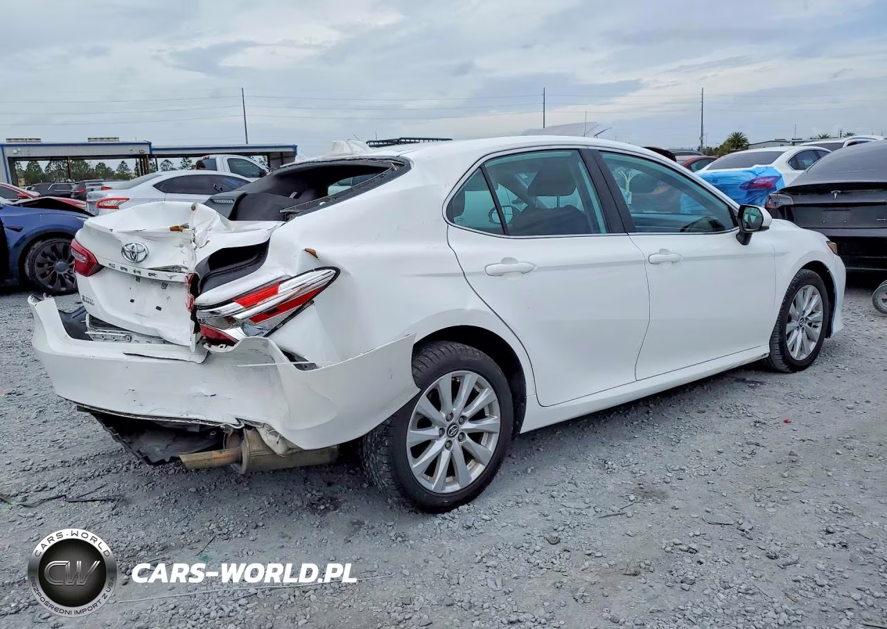 2020 Toyota Camry Le VIN:4T1C11AK7LU306329 - 3