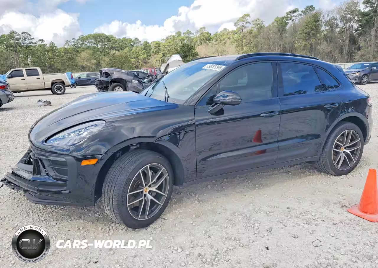 2025 Porsche Macan Base