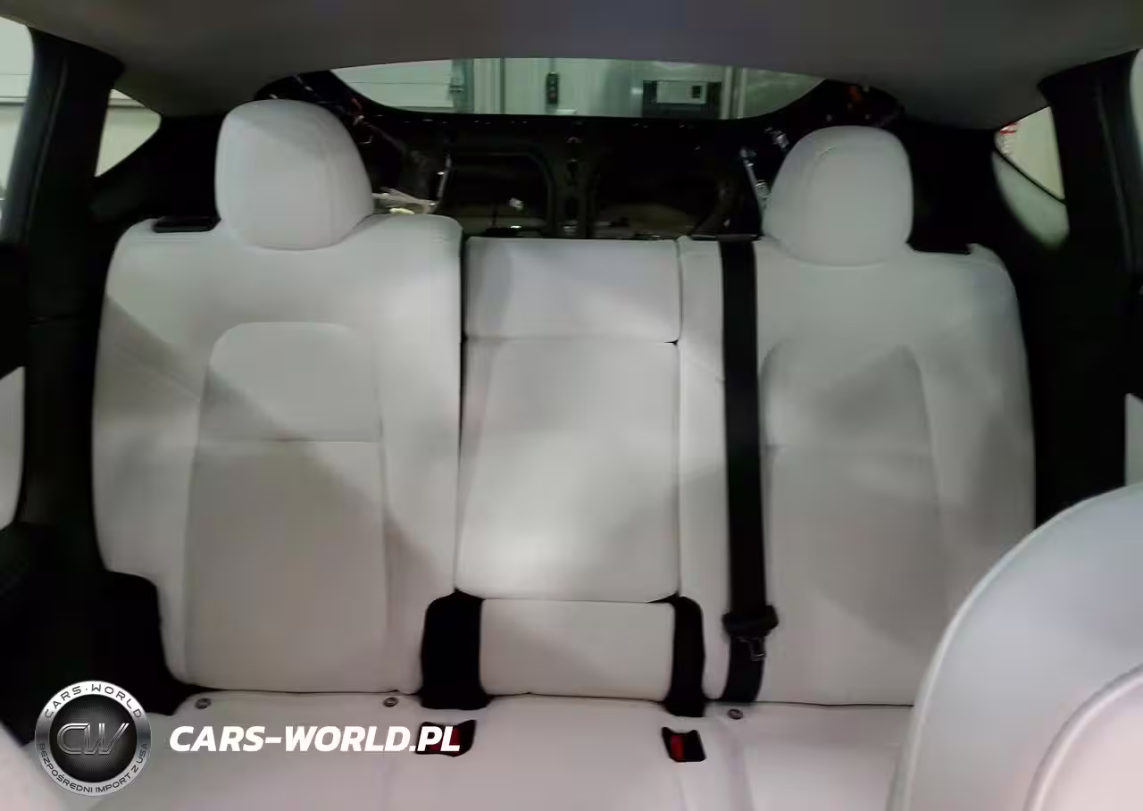 2022 Tesla Model Y VIN:7SAYGDEF0NF382724 - 10