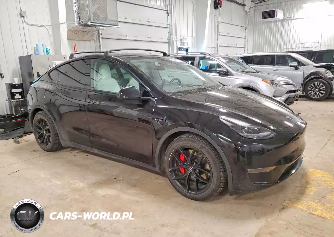 2022 Tesla Model Y VIN:7SAYGDEF0NF382724 - 4