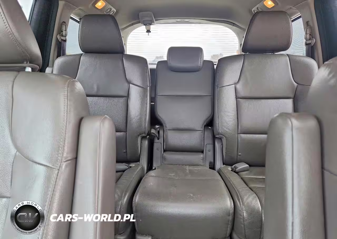 2015 Honda Odyssey Touring VIN:5FNRL5H98FB071827 - 10
