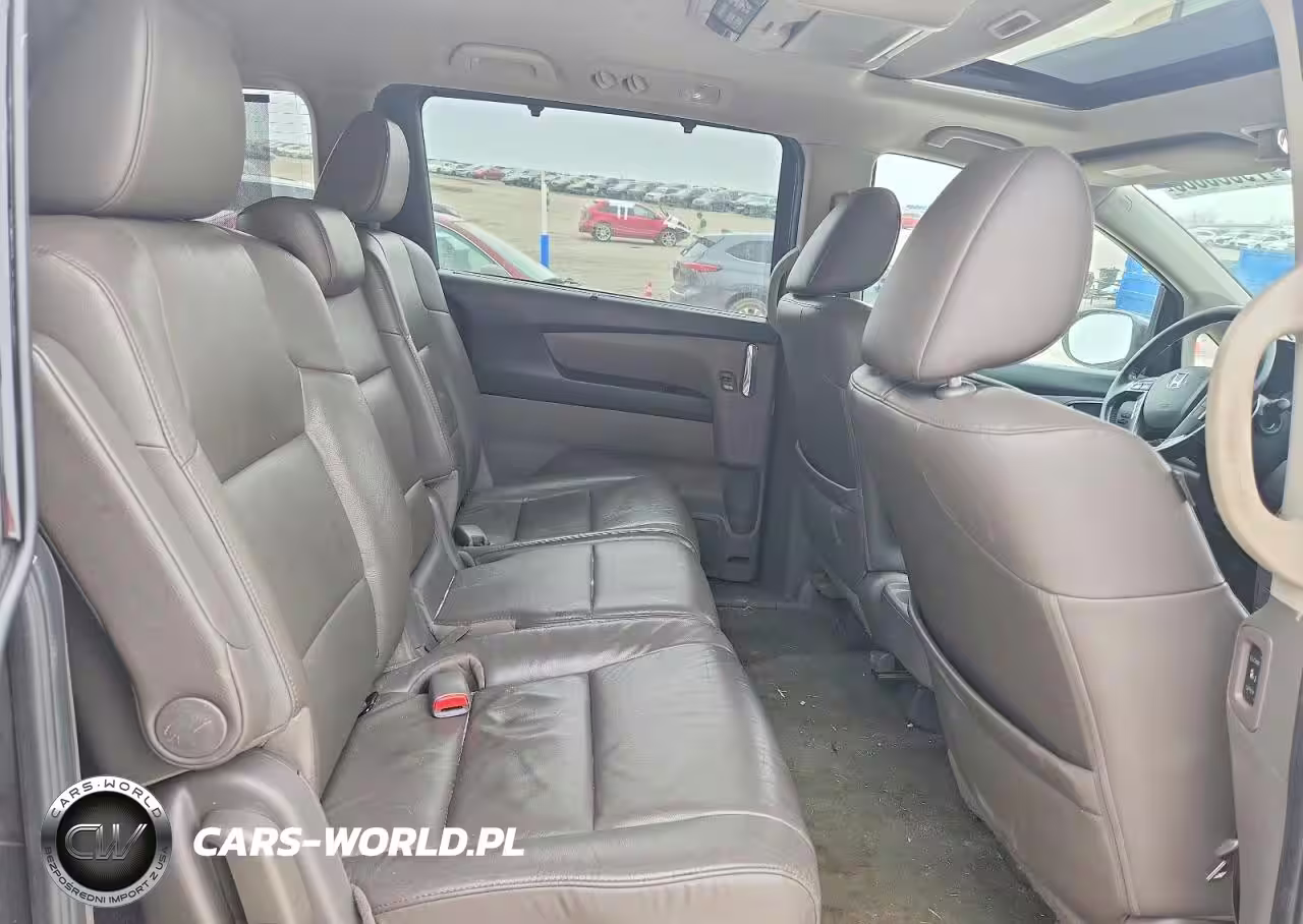 2015 Honda Odyssey Touring VIN:5FNRL5H98FB071827 - 11