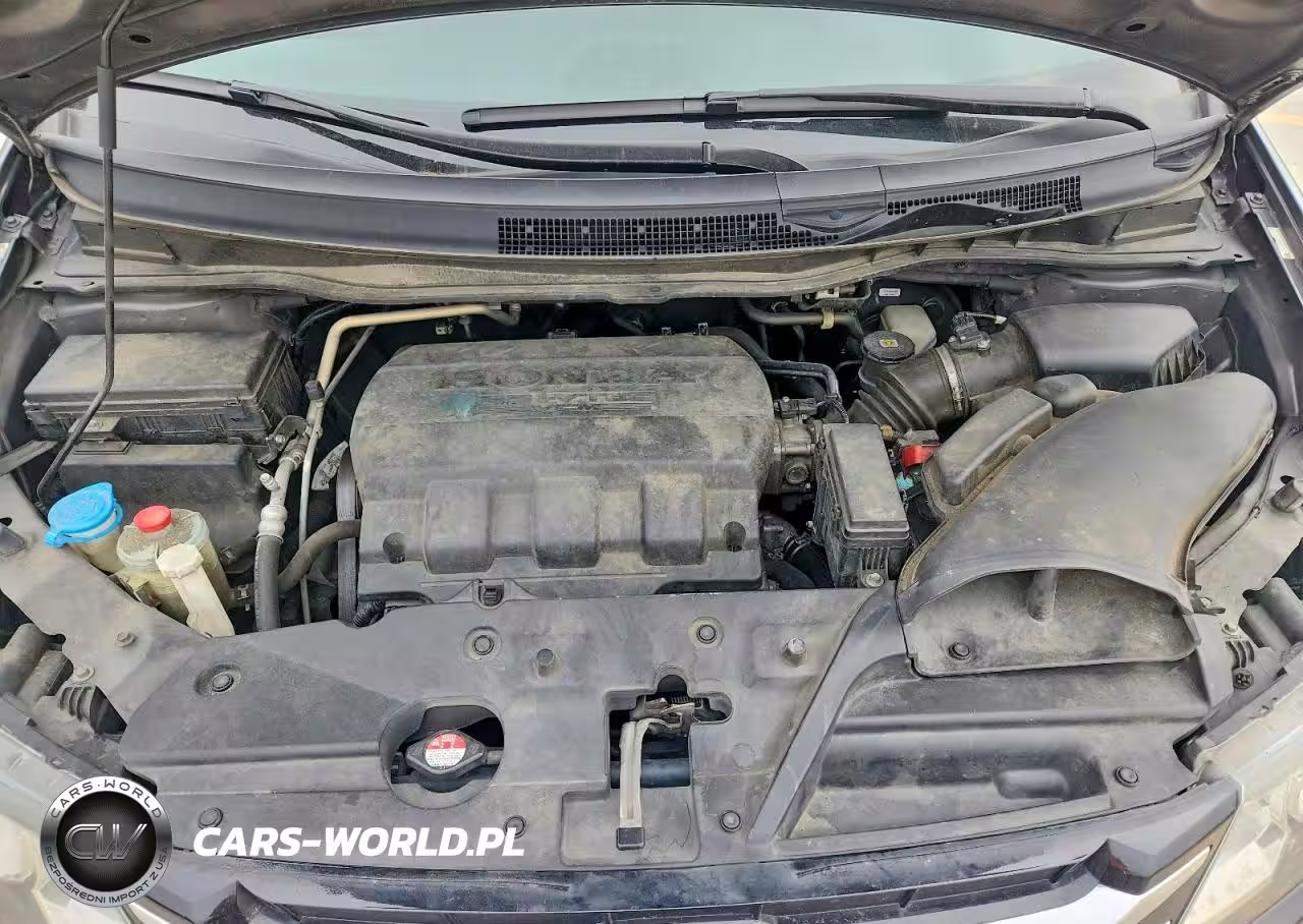 2015 Honda Odyssey Touring VIN:5FNRL5H98FB071827 - 12