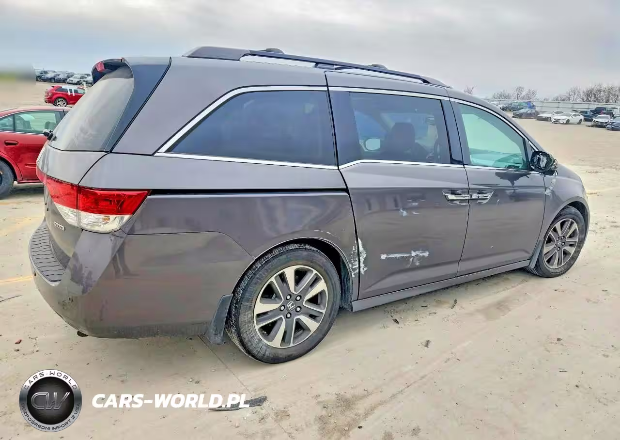 2015 Honda Odyssey Touring VIN:5FNRL5H98FB071827 - 3
