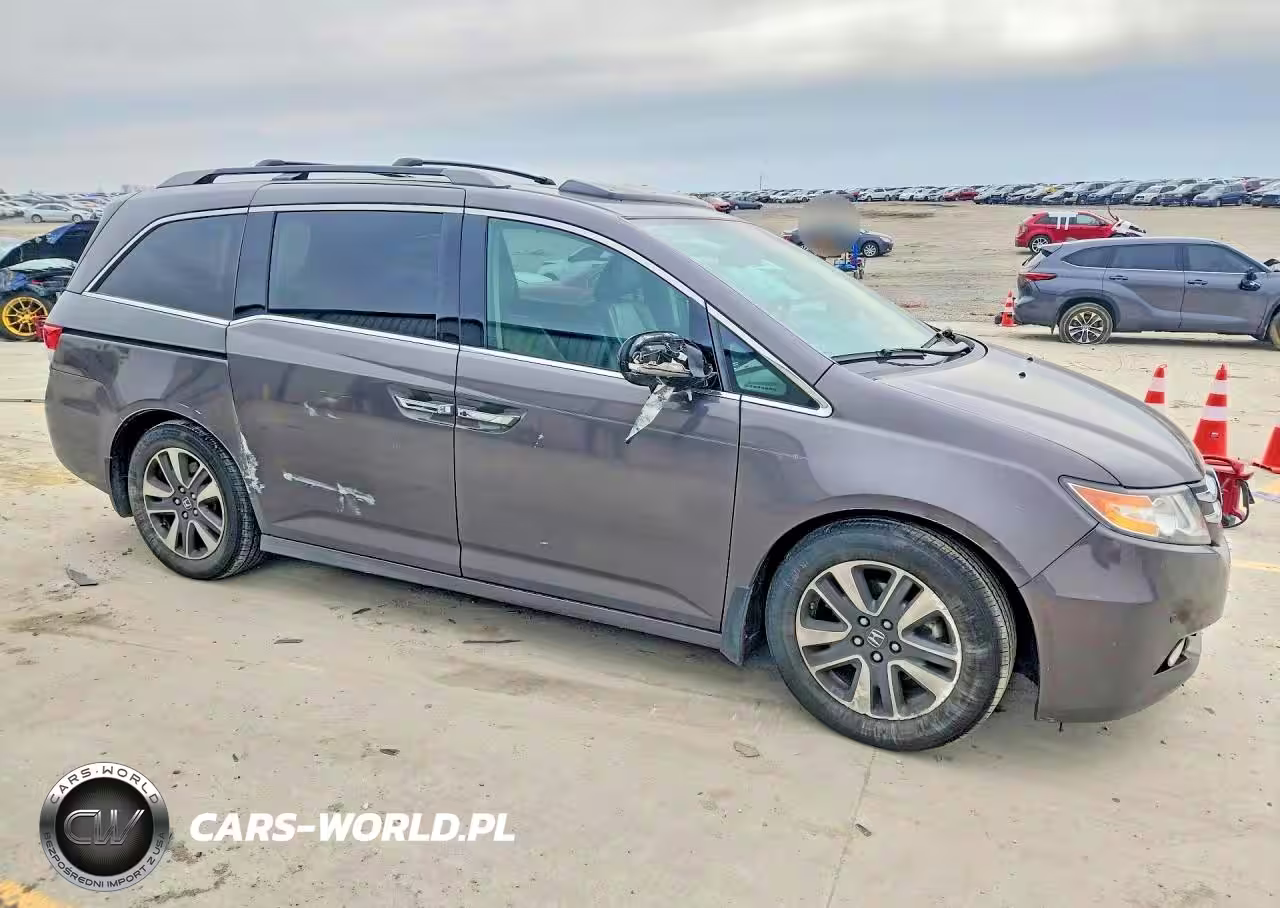 2015 Honda Odyssey Touring VIN:5FNRL5H98FB071827 - 4