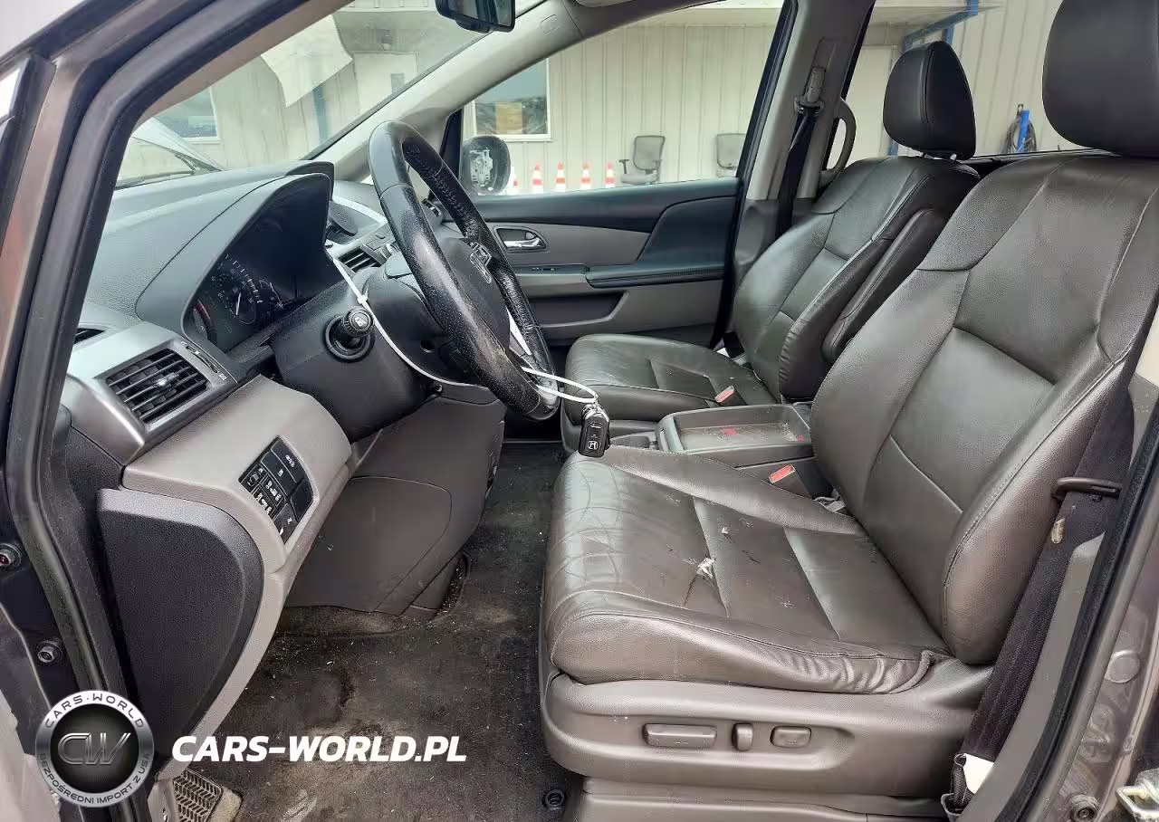 2015 Honda Odyssey Touring VIN:5FNRL5H98FB071827 - 7