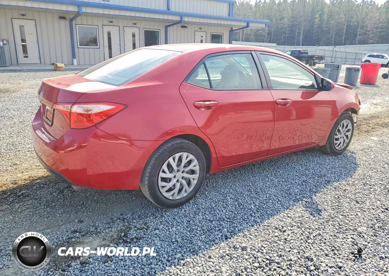 2018 Toyota Corolla Le VIN:5YFBURHE8JP775798 - 3