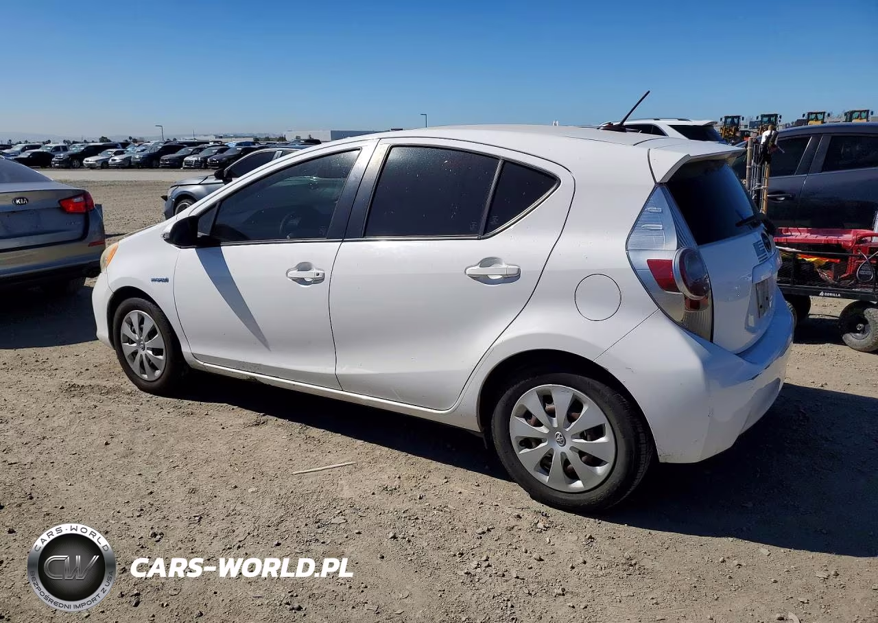 2013 Toyota Prius C Three VIN:JTDKDTB36D1050892 - 2