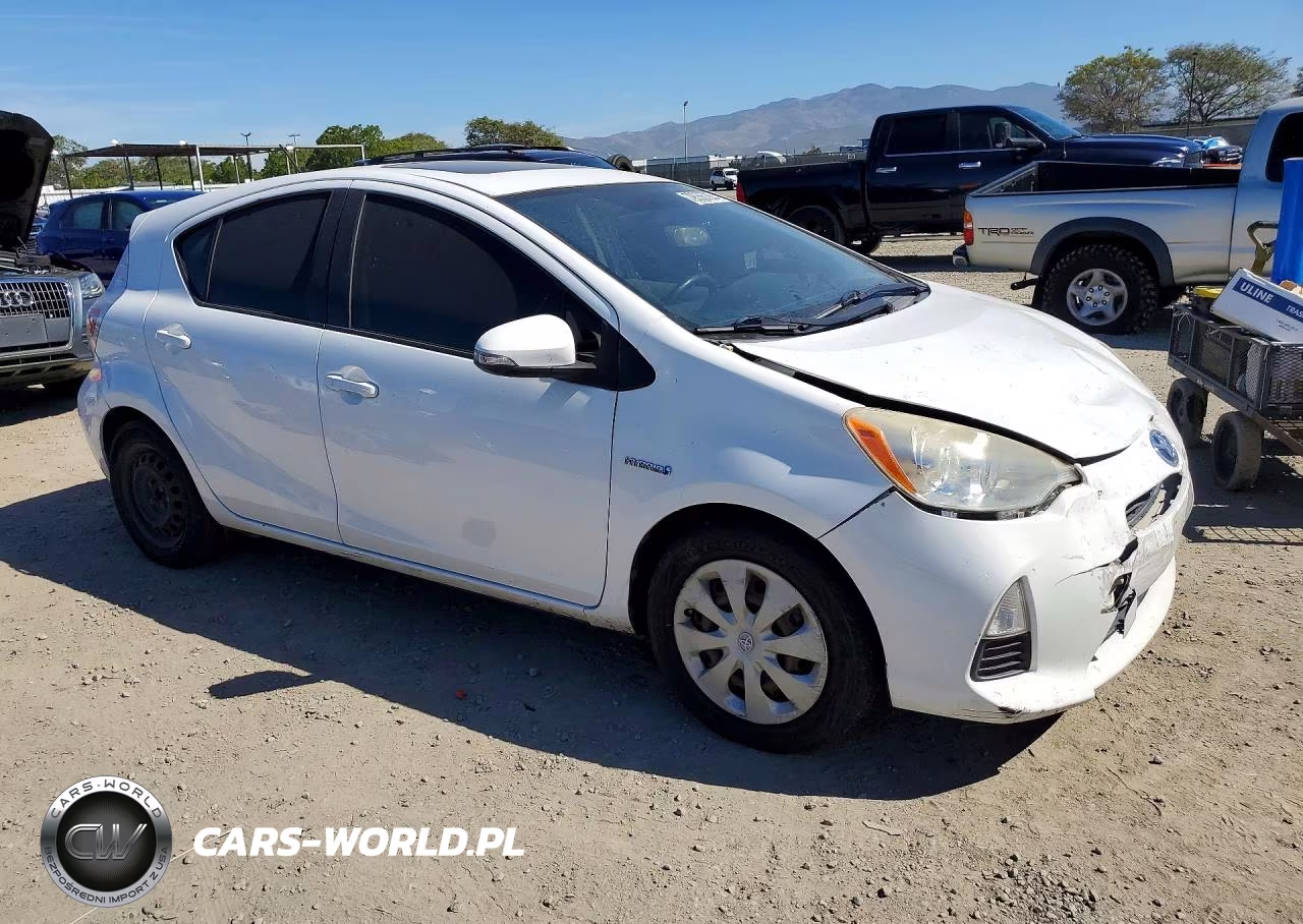 2013 Toyota Prius C Three VIN:JTDKDTB36D1050892 - 4