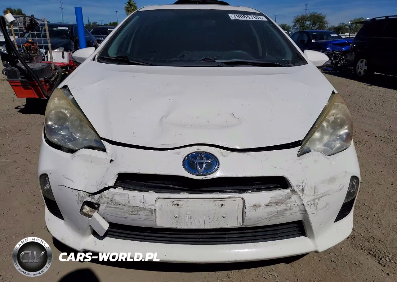 2013 Toyota Prius C Three VIN:JTDKDTB36D1050892 - 5