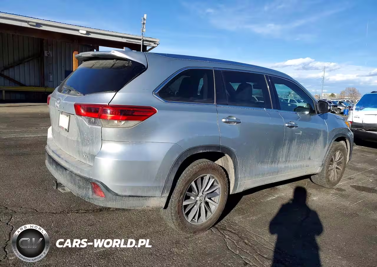 2017 Toyota Highlander Xle VIN:5TDKZRFH8HS511044 - 3