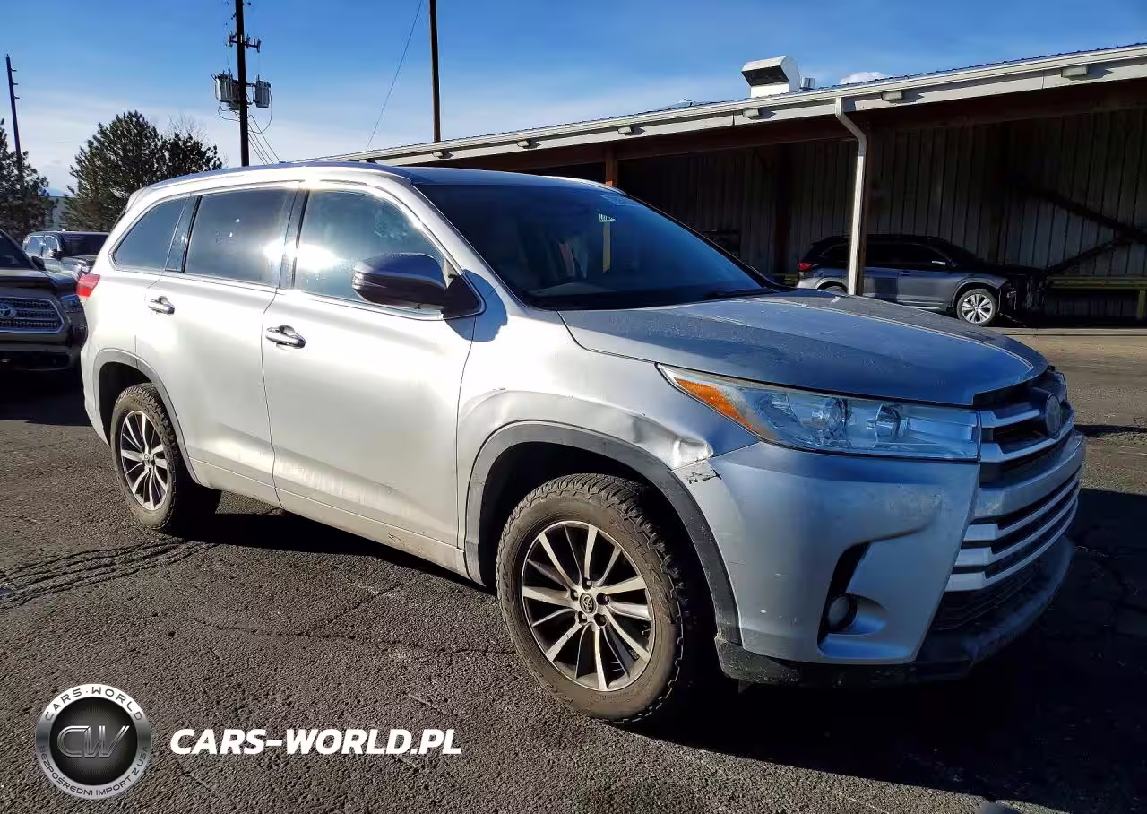 2017 Toyota Highlander Xle VIN:5TDKZRFH8HS511044 - 4