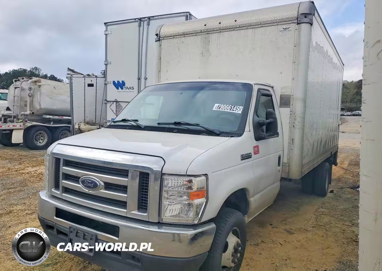 2022 Ford Econoline E450 Super Duty Cutaway Van