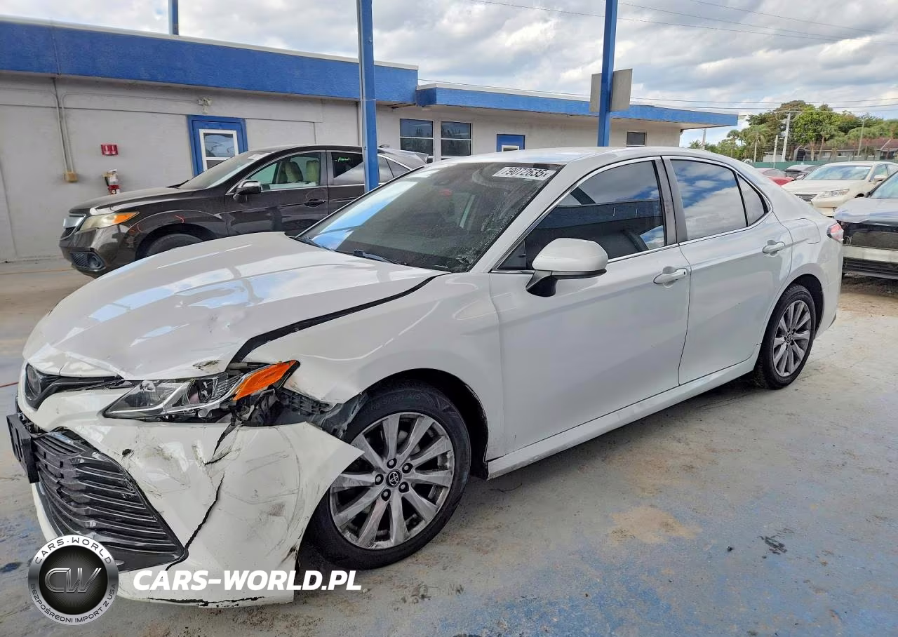 2019 Toyota Camry Le – zdjęcie 1 z 12