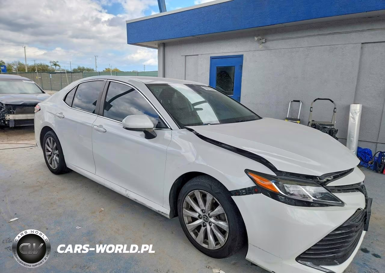 2019 Toyota Camry Le VIN:4T1B11HKXKU791520 - 4