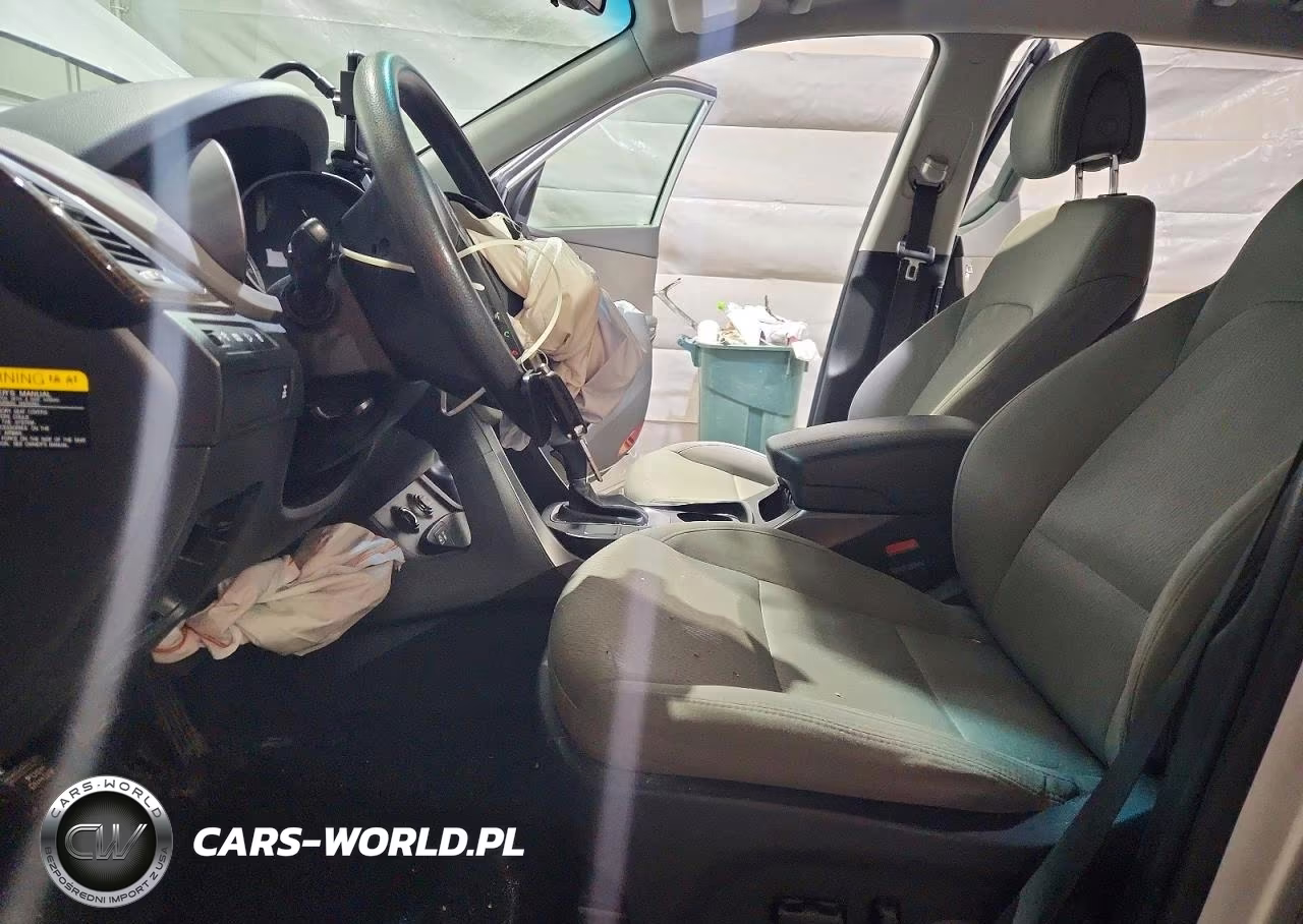 2017 Hyundai Santa Fe VIN:5XYZUDLB5HG490571 - 7