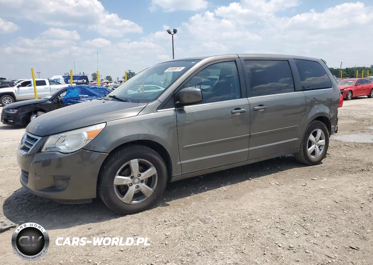 2010 Volkswagen Routan Se