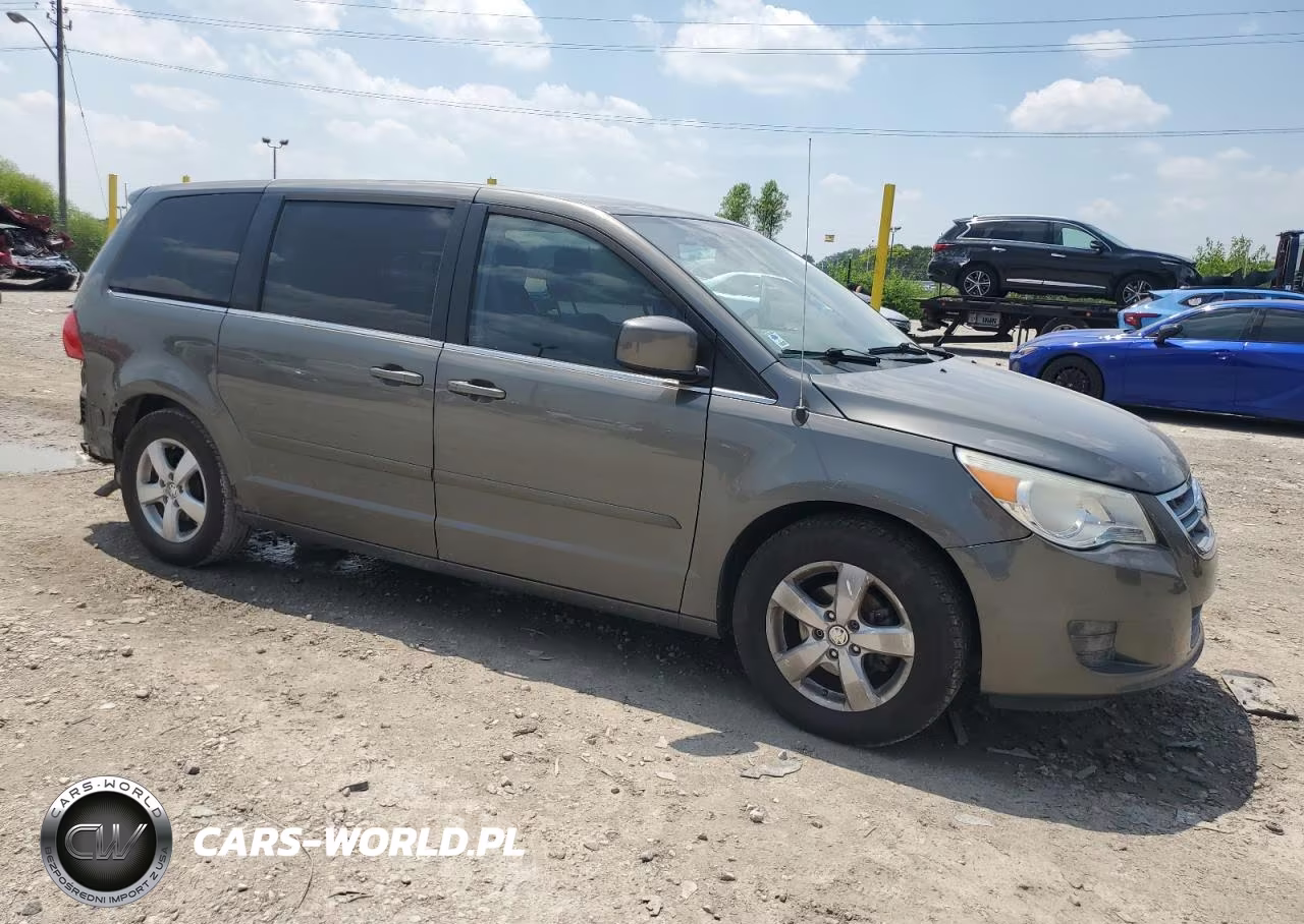 2010 Volkswagen Routan Se VIN:2V4RW3D18AR295615 - 4