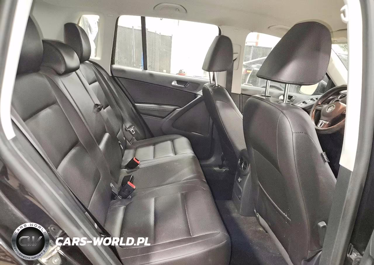 2017 Volkswagen Tiguan S VIN:WVGBV7AX0HK020243 - 11
