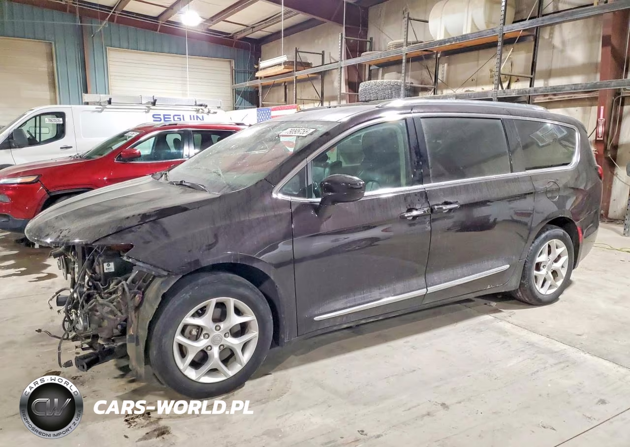 2017 Chrysler Pacifica Touring L Plus