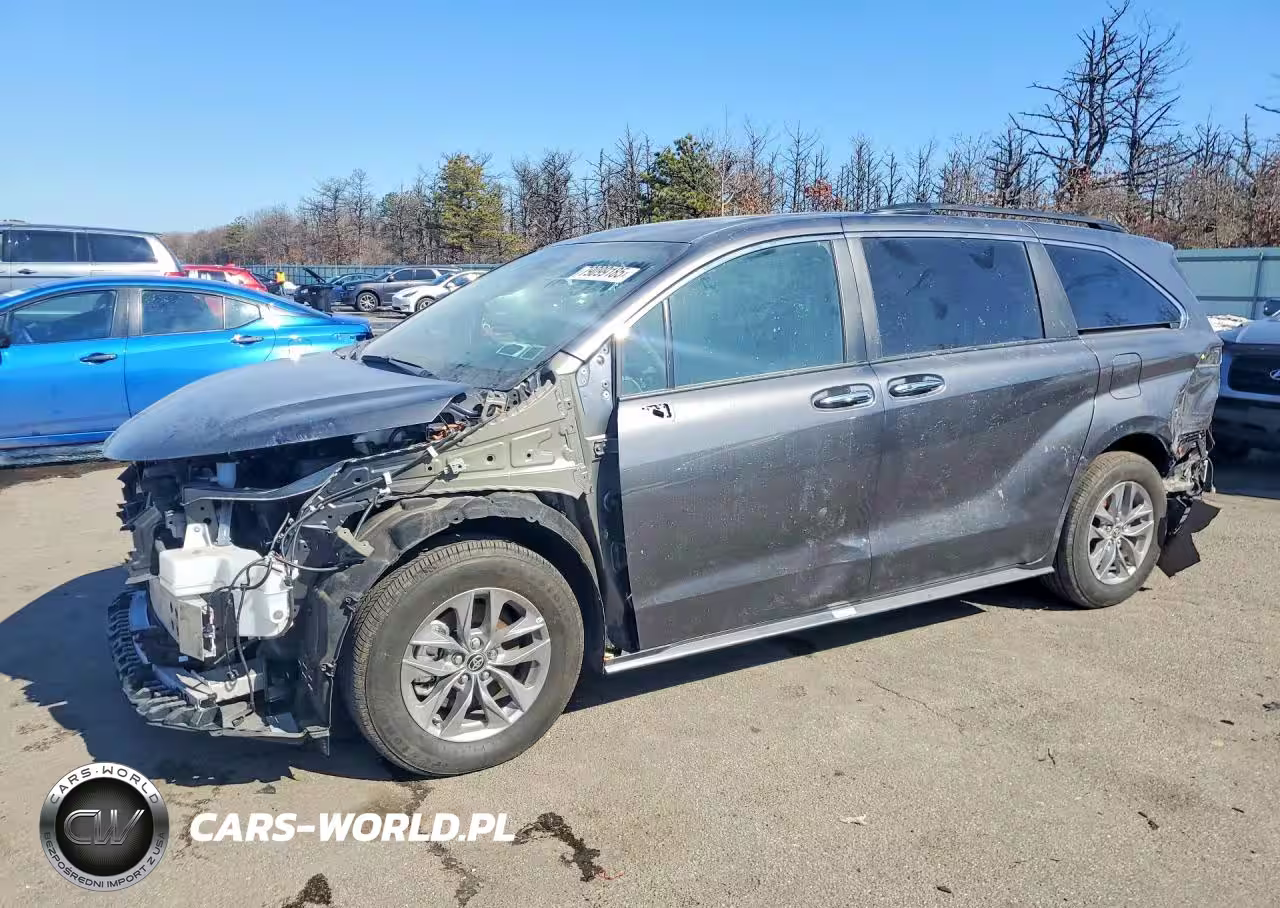 2025 Toyota Sienna Xle 8-Passenger