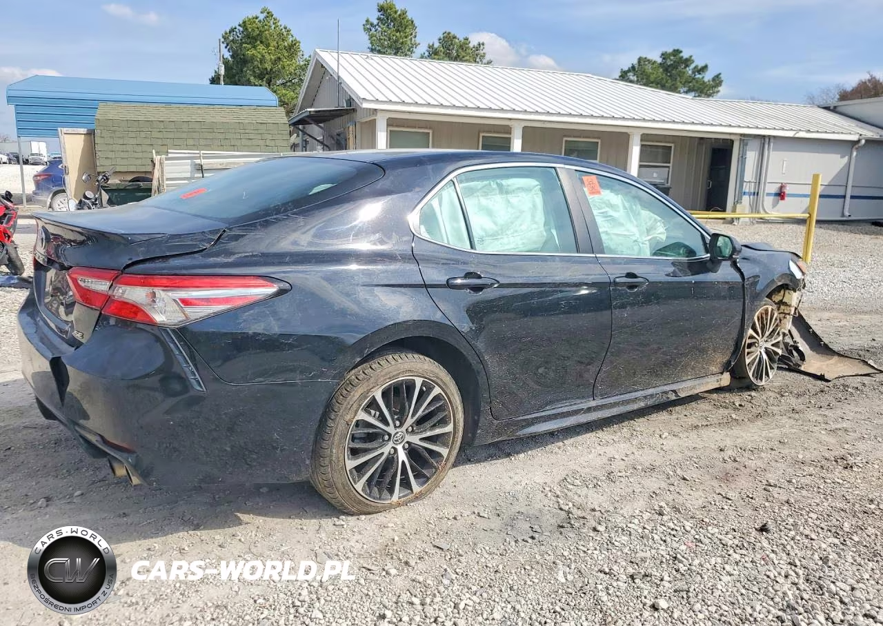 2018 Toyota Camry Se VIN:4T1B11HKXJU661767 - 3