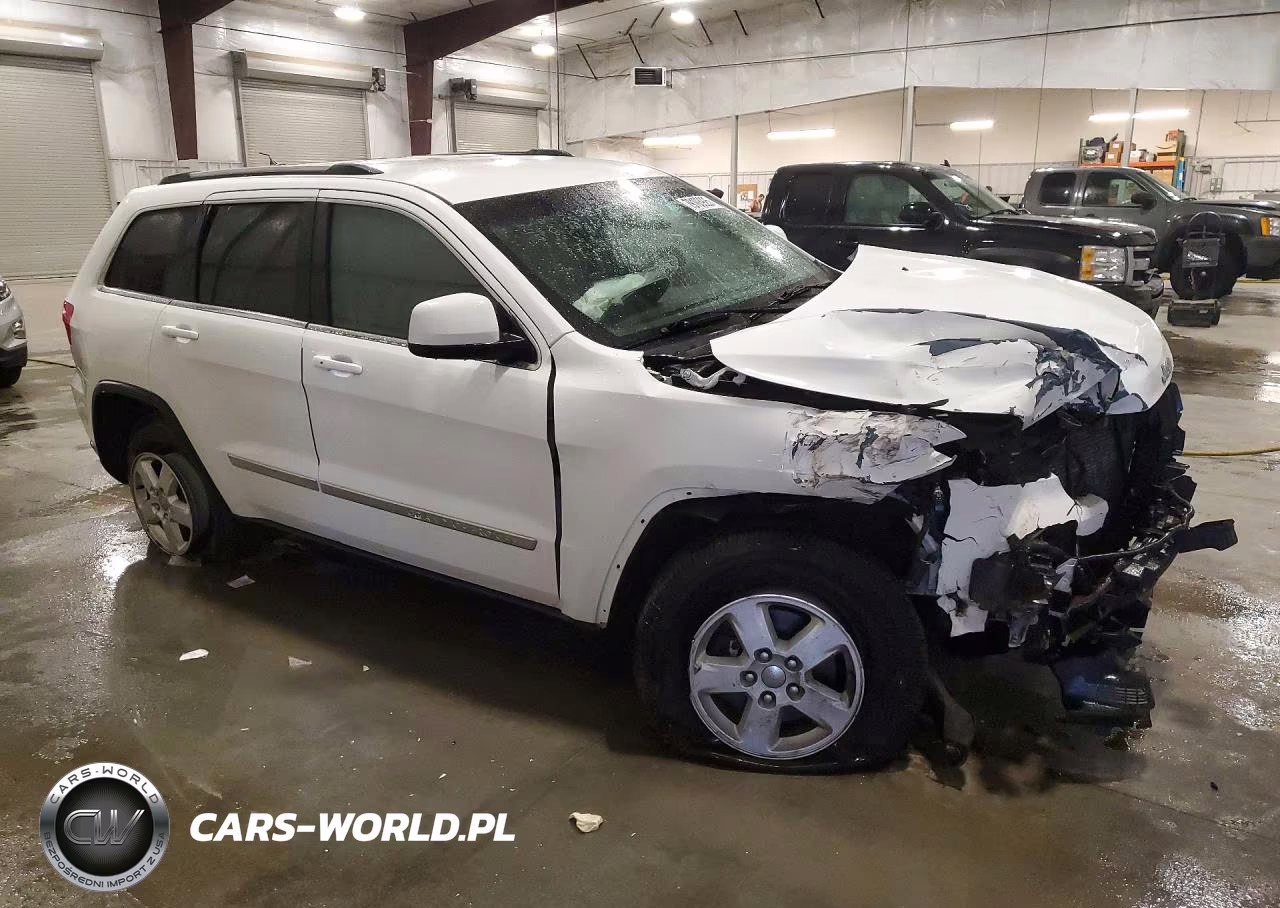 2013 Jeep Grand Cherokee Laredo VIN:1C4RJFAG1DC626826 - 4