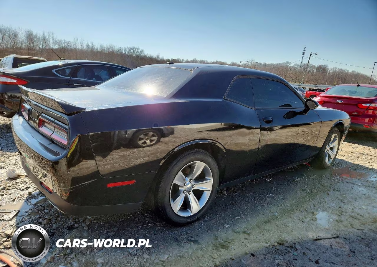 2018 Dodge Challenger Sxt VIN:2C3CDZAG5JH123800 - 3