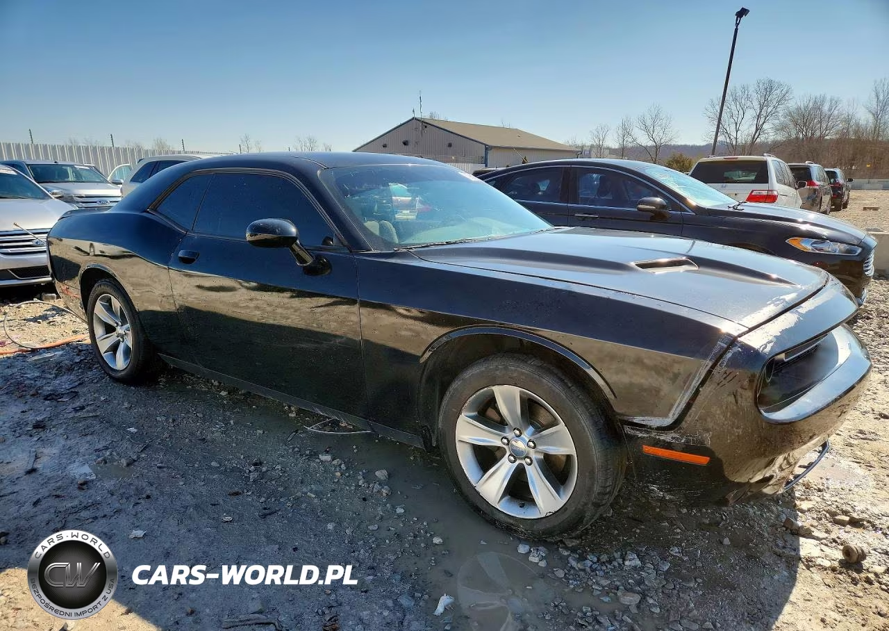 2018 Dodge Challenger Sxt VIN:2C3CDZAG5JH123800 - 4