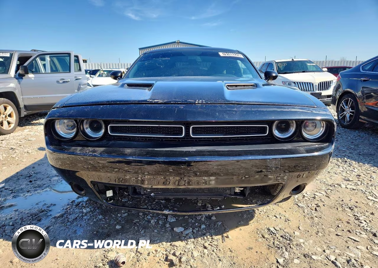 2018 Dodge Challenger Sxt VIN:2C3CDZAG5JH123800 - 5