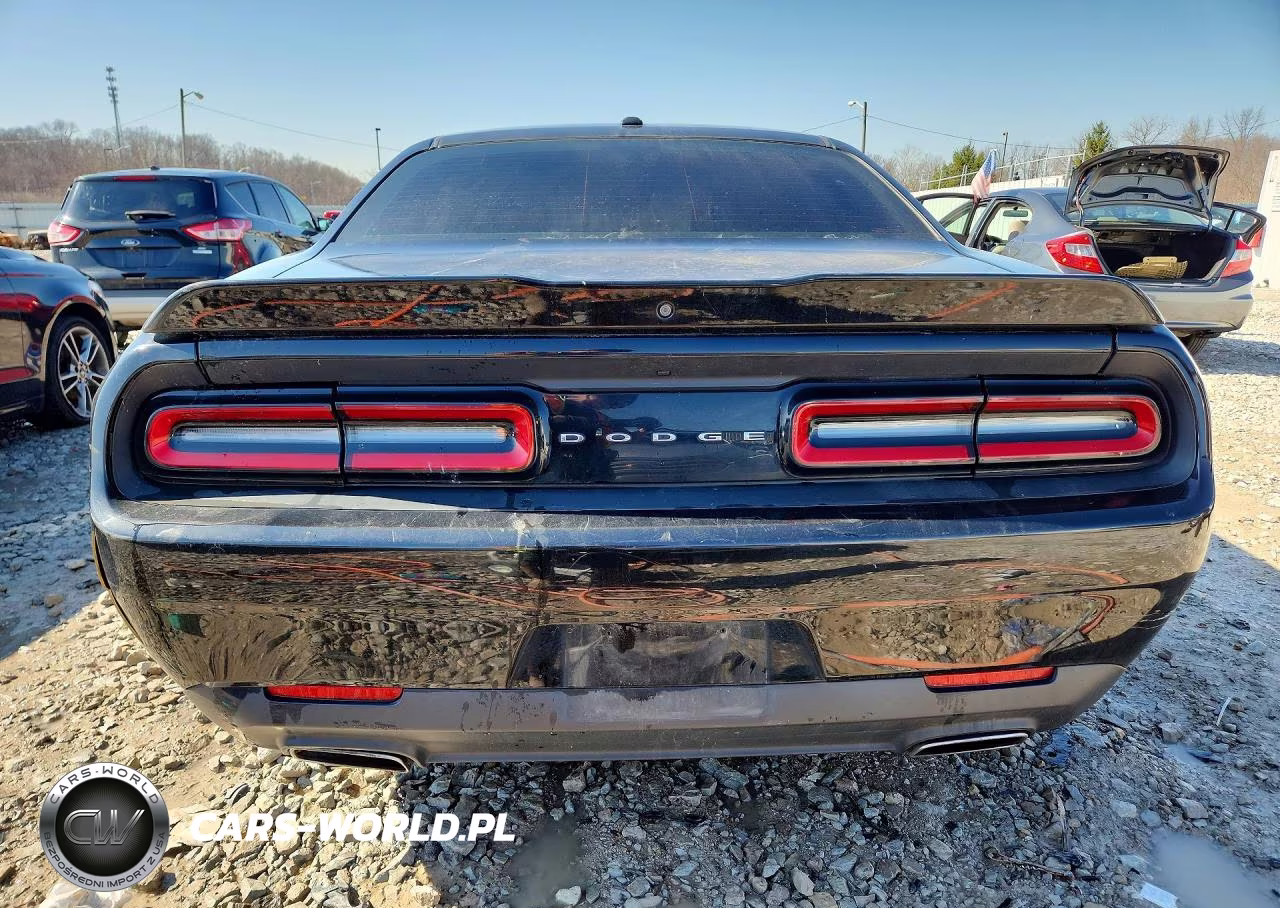 2018 Dodge Challenger Sxt VIN:2C3CDZAG5JH123800 - 6