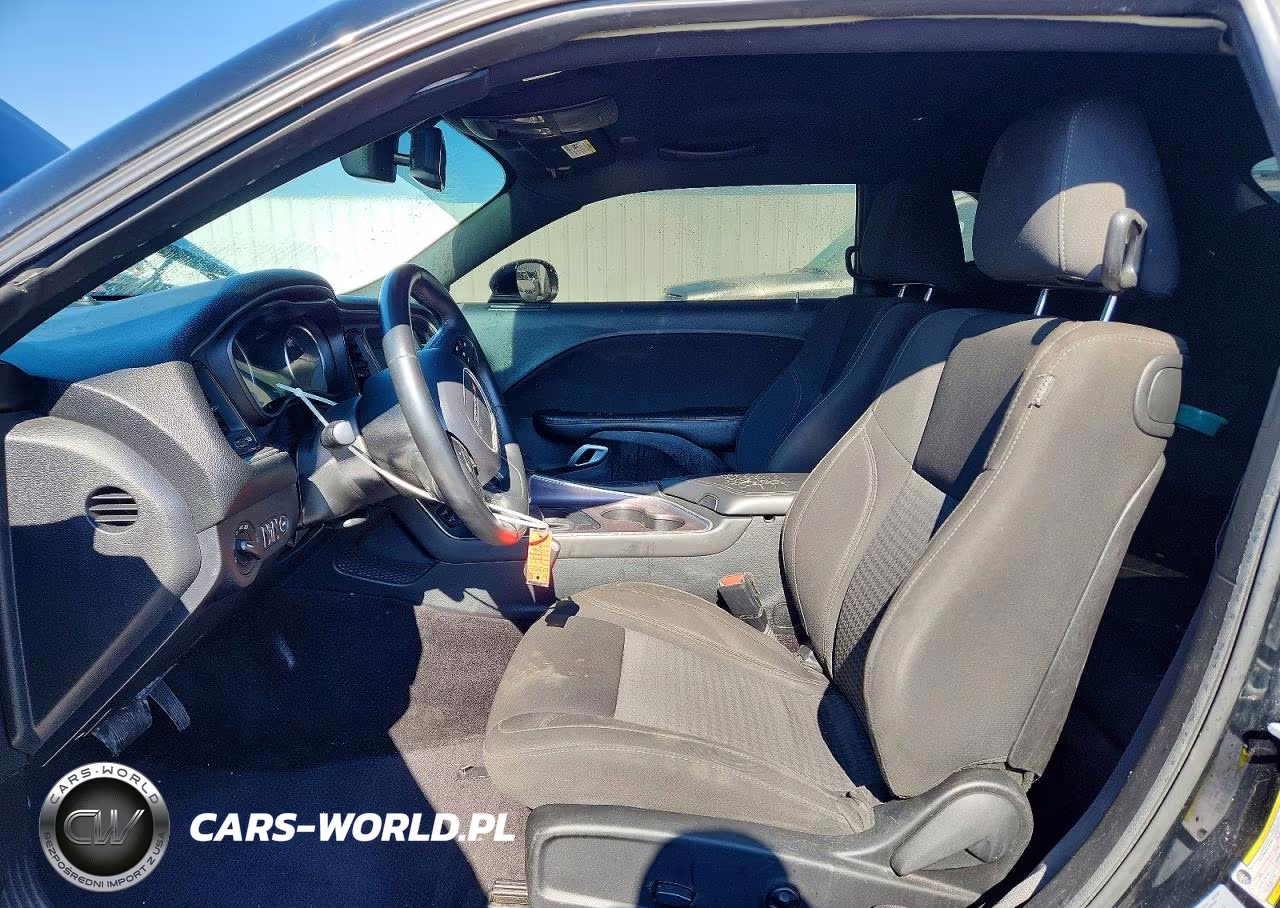 2018 Dodge Challenger Sxt VIN:2C3CDZAG5JH123800 - 7