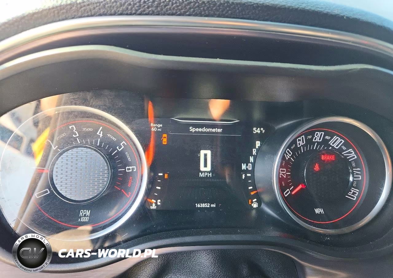 2018 Dodge Challenger Sxt VIN:2C3CDZAG5JH123800 - 9