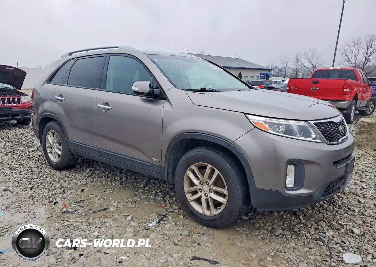 2015 Kia Sorento Lx VIN:5XYKTCA68FG608873 - 4