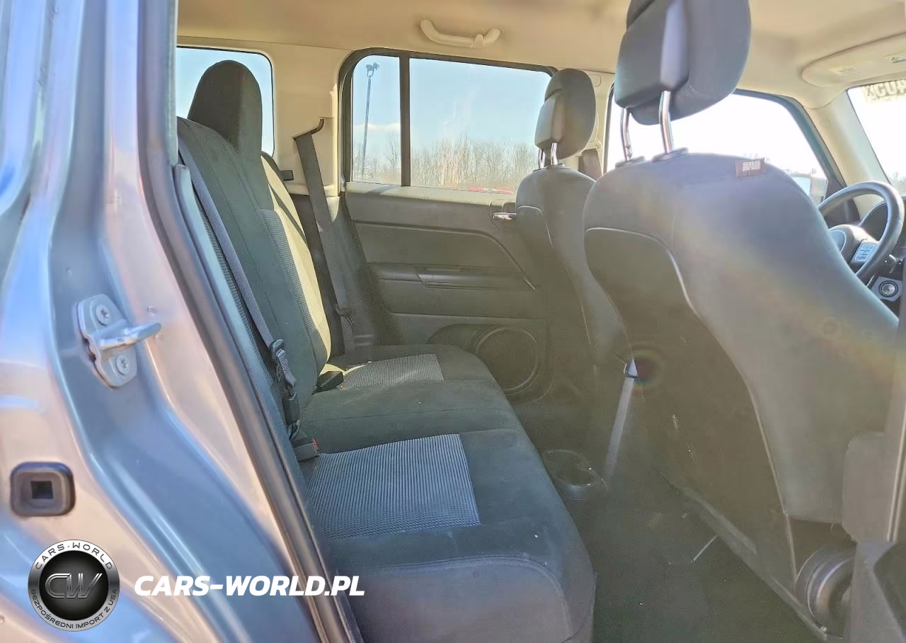 2016 Jeep Patriot Latitude VIN:1C4NJPFA9GD582212 - 11